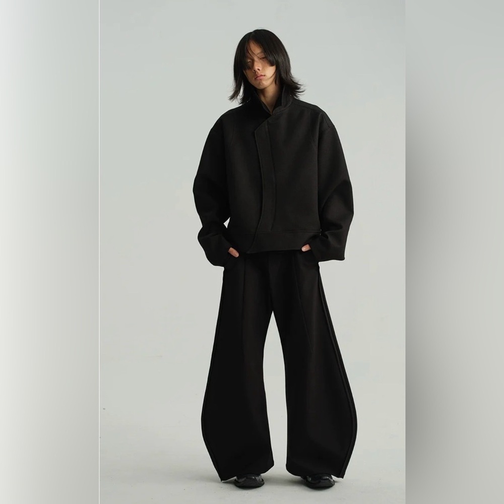 JCAESAR
Three-dimensional cut wide-leg pants - Picture 3 of 7